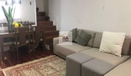 Charmoso sobrado em condomínio fechado