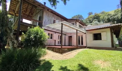 Casa com cachoeira privativa em Visconde de Mauá
