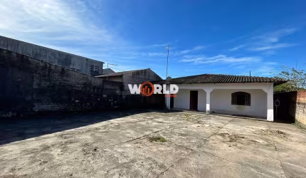 casa com 4 quartos e  ponto comercial