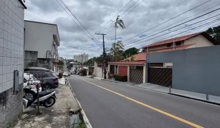 Alugo uma belíssima casa casa na Rua Dallas