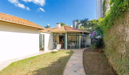 Casa tipo para venda com 3 quartos, sendo 1 suíte, 288m²