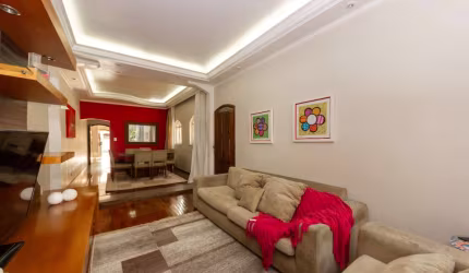 Casa tipo para venda com 3 quartos, sendo 1 suíte, 215m²