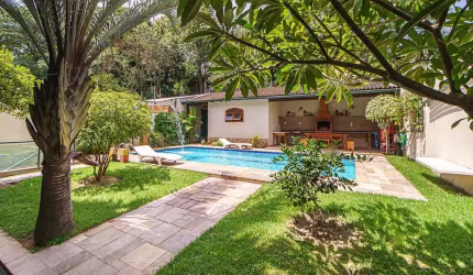 Casa tipo para venda com 4 quartos, sendo 2 suítes, 560m²