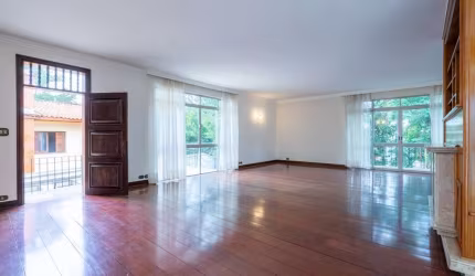 Casa tipo para venda com 4 quartos, sendo 4 suítes, 665m²