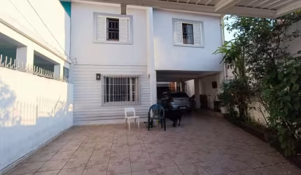 Casa tipo para venda com 3 quartos, sendo 2 suítes, 190m²