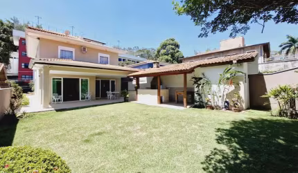 Casa tipo para venda com 3 quartos, sendo 3 suítes, 320m²