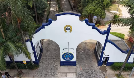 Apartamento tipo para venda com 5 quartos, sendo 4 suítes, 218m²