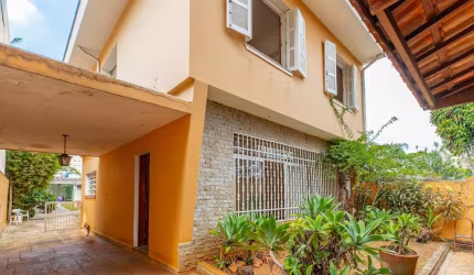 Casa tipo para venda com 3 quartos, sendo 1 suíte, 232m²