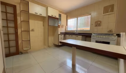 Sobrado para venda com 2 quartos, sendo 1 suíte, 95m²