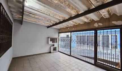 Casa tipo para venda com 4 quartos, sendo 1 suíte, 196m²