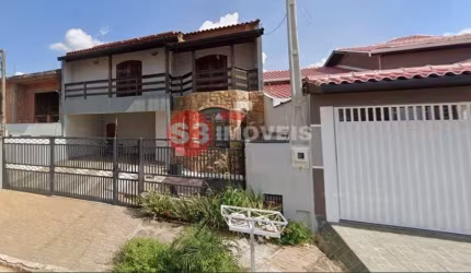 Casa de vila para venda com 4 quartos, sendo 2 suítes, 235m²