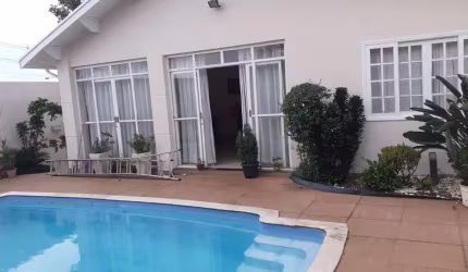 Casa de vila para venda com 3 quartos, sendo 1 suíte, 260m²