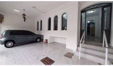 Sobrado para venda com 4 quartos, sendo 3 suítes, 256m²