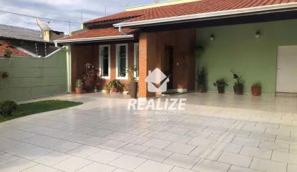 Casa com 3 dormitórios à venda, 213 m² por R$ 880.000,00 - Centro - Botucatu/SP