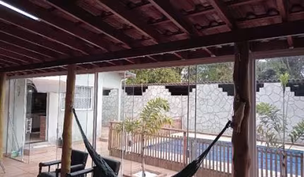 Rancho com 2 dormitórios à venda, 200 m² por R$ 550.000,00 - Chácara Recreio Vista Alegre - Botucatu/SP