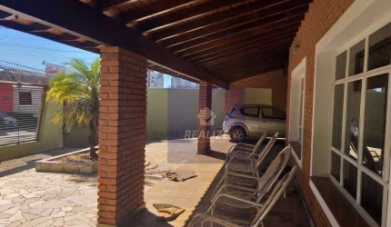 Sobrado com 4 dormitórios à venda, 420 m² por R$ 3.300.000,00 - Centro - Botucatu/SP