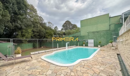 Casa com 3 dormitórios à venda, 240 m²