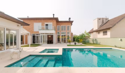 Luxuosa Casa em Condomínio Fechado – 5 Suítes, 551m² e 6 Vagas no Colinas de São Francisco!