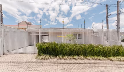 Casa Térrea Reformada com Piscina e Espaço Gourmet no Santo Inácio