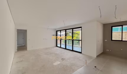 Apartamento no Edifício Solene com 3 Suítes 2 vagas no Juvevê