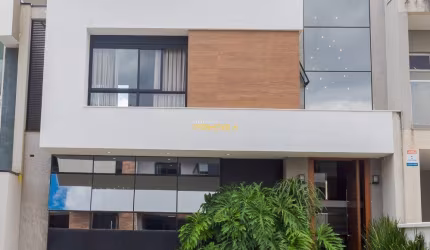 Casa em Condomínio no Santa Cândida.