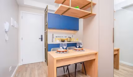 Studio Mobiliado e Decorado com vaga no Centro
