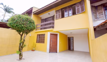 Residencial Palmares - Sobrado 3 dormitórios (1suíte) e 2 vagas no Santa Cândida