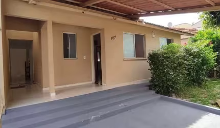 Casa à venda no Condomínio Bosque dos Buritis – 3 quartos, quintal privativo e lazer completo no Residencial Solar Ville