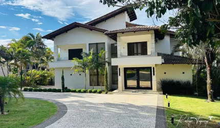 Sobrado no Residencial Aldeia do Vale – Exclusividade e Conexão com a Natureza