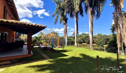 Sobrado com Vista para o Lago – 6 Quartos, Lazer Completo e Energia Sustentável no Aldeia do Vale