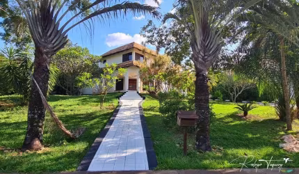 Casa Ampla com 5 Suítes e 2.500 m² de Terreno no Aldeia do Vale
