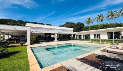 Casa térrea de luxo no Aldeia do Vale com 4 suítes, vista definitiva e projeto Leo Romano projeto Leo Romano
