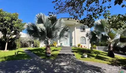 Sobrado à venda no Aldeia do Vale com 4 suítes, 2 lofts independentes, lazer completo e localização privilegiada