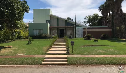 Casa Térrea com 5 Suítes e Lazer Completo no Aldeia do Vale