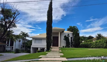 Sobrado Neoclássico com 4 Suítes e Lazer Completo no Aldeia do Vale
