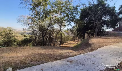Terreno Reservado e Integrado à Natureza – Aldeia do Vale