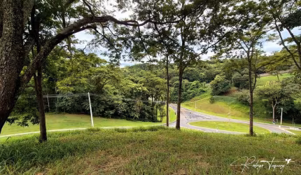 Terreno com Plateau Elevado à Venda no Aldeia do Vale – Vista Espetacular para o Condomínio