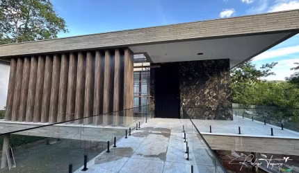 Casa de Alto Padrão com 6 Suítes e Lazer Completo no Aldeia do Vale