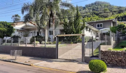 Casa à venda, 4 quartos, 1 suíte, 2 vagas, Centro - São Vendelino/RS