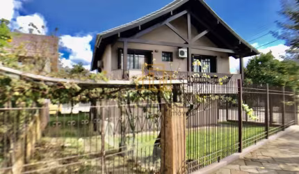 Casa à venda, 4 quartos, 1 suíte, 2 vagas, Centro - Carlos Barbosa/RS