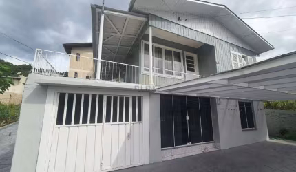 Lindas casas/Duas casas no terreno- excelente localização.