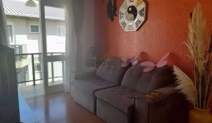 FLUENCE IMÓVEIS VENDE APARTAMENTO SEMIMOBILIADO, DOIS DORMITÓRIOS COM DUAS SACADAS ABERTAS, NO BAIRRO LICORSUL/COHAB EM BENTO GONÇALVES.