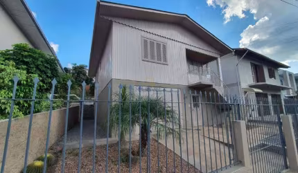 Linda casa mista com 2 pavimentos