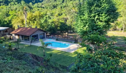 Maravilhoso sítio bem próximo à Santa Tereza