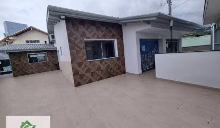 Casa com 3 dormitórios à venda, 128 m² por R$ 1.450.000,00 - Centro - Caraguatatuba/SP