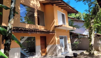 Sobrado com 3 dormitórios à venda, 400 m² por R$ 1.200.000 - S Camburi - São Sebastião/SP