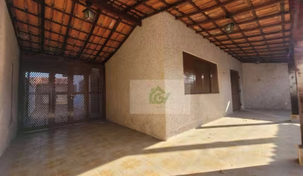 Casa com 4 dormitórios à venda, 180 m² por R$ 720.000 - Praia das Palmeiras - Caraguatatuba/SP