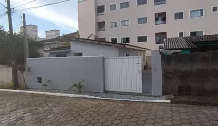 Casa para Venda em Palhoça, Alto aririu, 3 dormitórios, 2 banheiros, 1 vaga