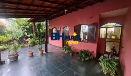 Casa com 3 quartos à venda na dos Administradores, 5, Alípio de Melo, Belo Horizonte por R$ 639.999