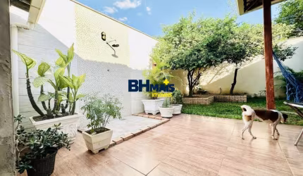 Casa com 3 quartos à venda na Rua dos Advogados, 30, Alípio de Melo, Belo Horizonte por R$ 789.900
